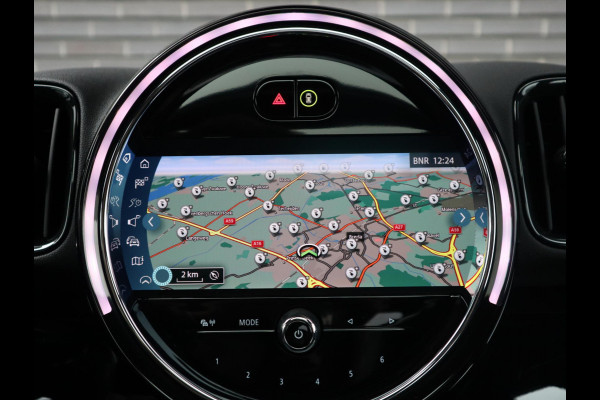 MINI Countryman Cooper S E ALL4 Classic Automaat / Panoramadak / Stuurwielverwarming / Harman Kardon / LED / MINI Navigatiesysteem / 17 Inch / Sportstoelen / Trekhaak / Lichtpakket