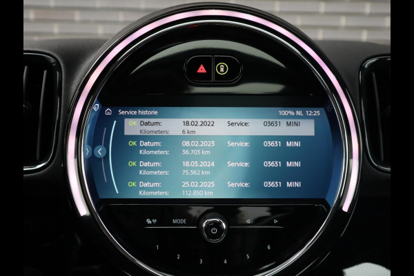 MINI Countryman Cooper S E ALL4 Classic Automaat / Panoramadak / Stuurwielverwarming / Harman Kardon / LED / MINI Navigatiesysteem / 17 Inch / Sportstoelen / Trekhaak / Lichtpakket
