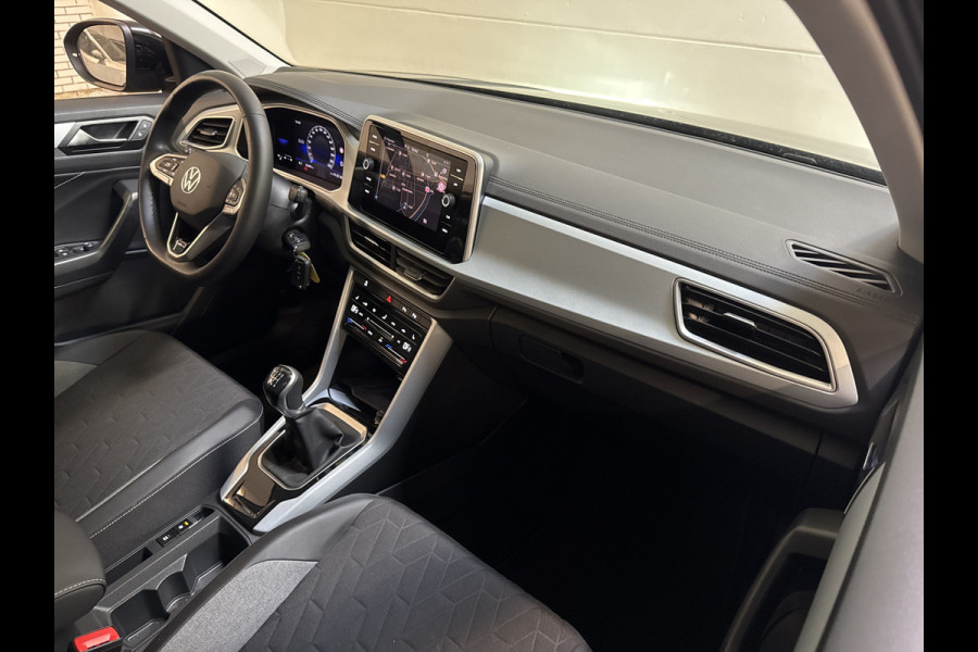 Volkswagen T-Roc TSI 115PK LIFE GOAL EDITION NAVI/CARPLAY/STOELVERWARMING/ FABRIEKSGARANTIE