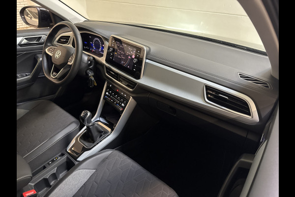 Volkswagen T-Roc TSI 115PK LIFE GOAL EDITION NAVI/CARPLAY/STOELVERWARMING/ FABRIEKSGARANTIE