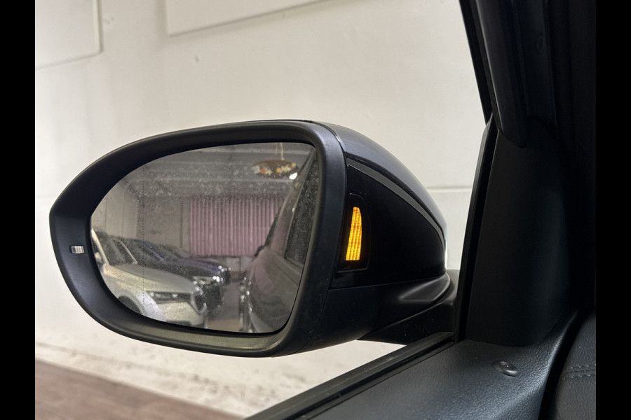 Volkswagen T-Roc TSI 115PK LIFE GOAL EDITION NAVI/CARPLAY/STOELVERWARMING/ FABRIEKSGARANTIE