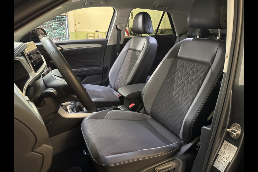 Volkswagen T-Roc TSI 115PK LIFE GOAL EDITION NAVI/CARPLAY/STOELVERWARMING/ FABRIEKSGARANTIE