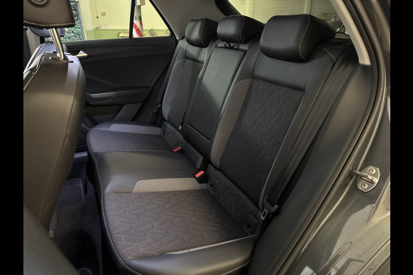 Volkswagen T-Roc TSI 115PK LIFE GOAL EDITION NAVI/CARPLAY/STOELVERWARMING/ FABRIEKSGARANTIE