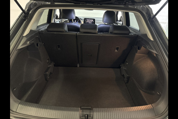 Volkswagen T-Roc TSI 115PK LIFE GOAL EDITION NAVI/CARPLAY/STOELVERWARMING/ FABRIEKSGARANTIE