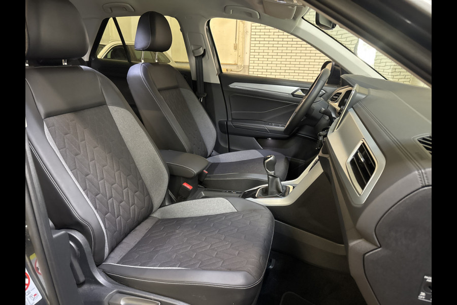 Volkswagen T-Roc TSI 115PK LIFE GOAL EDITION NAVI/CARPLAY/STOELVERWARMING/ FABRIEKSGARANTIE