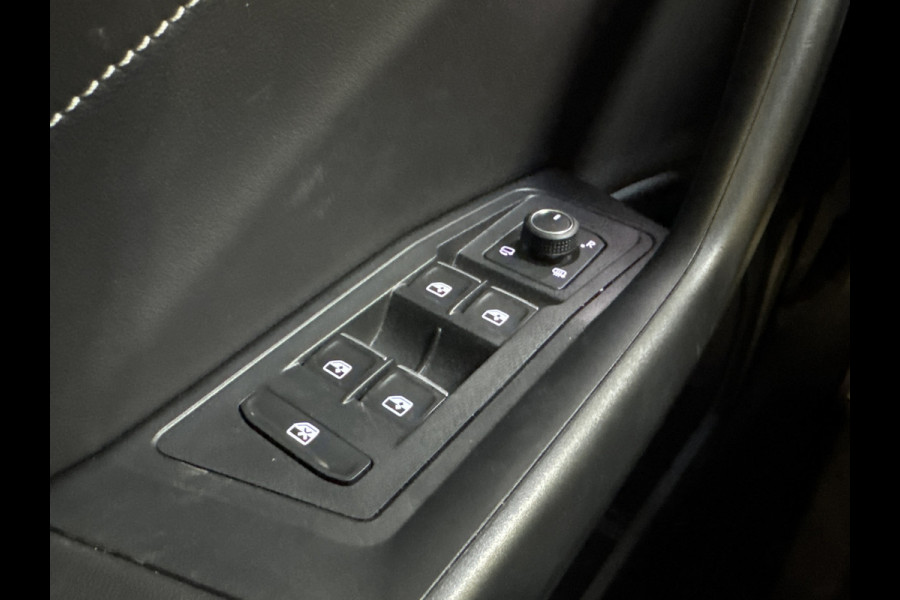 Volkswagen T-Roc TSI 115PK LIFE GOAL EDITION NAVI/CARPLAY/STOELVERWARMING/ FABRIEKSGARANTIE