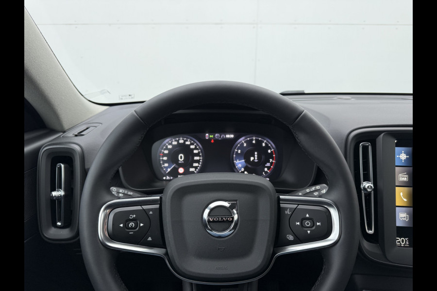 Volvo XC40 1.5 T3 Momentum | Navi | CarPlay | Cruise | Camera | LED