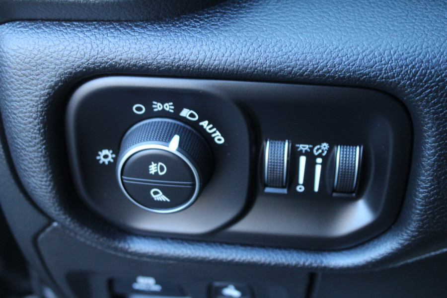 Dodge Ram 1500 5.7 V8 402pk 4x4 Crew Cab Laramie LPG Panoramadak Luchtvering NL-Auto NAP Clima Cruise Navi Camera LMV Leder Keyless