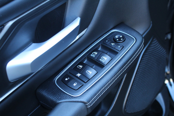 Dodge Ram 1500 5.7 V8 402pk 4x4 Crew Cab Laramie LPG Panoramadak Luchtvering NL-Auto NAP Clima Cruise Navi Camera LMV Leder Keyless