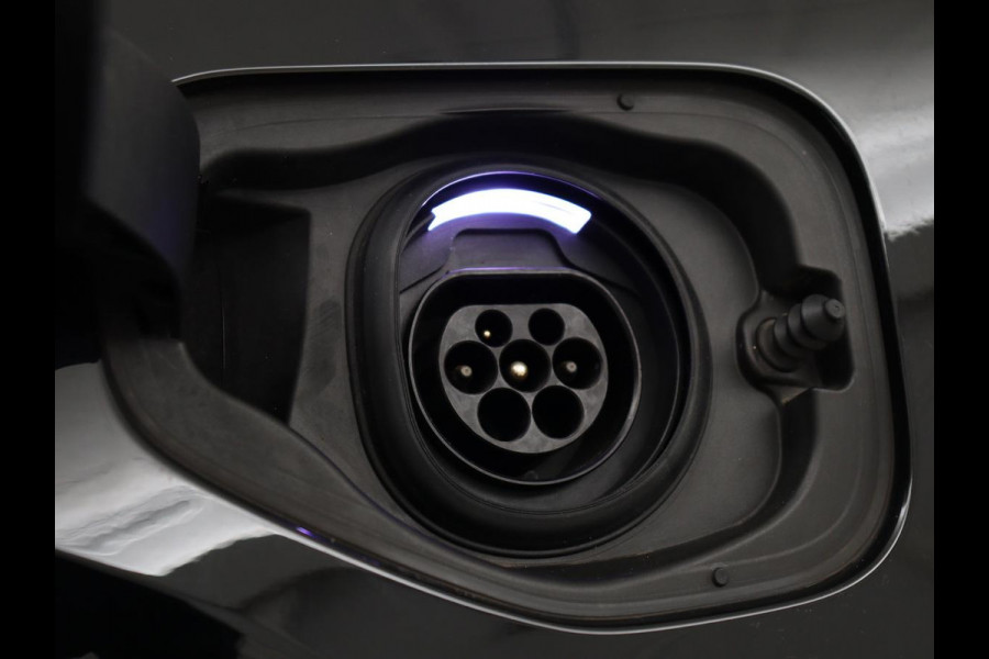 Volvo XC40 1.5 T4 Recharge R Design Expression | Leder | Trekhaak | Stoel & Stuurverwarming | Adaptive cruise | Carplay | Camera | Navigatie | Keyless | PHEV | Plug In