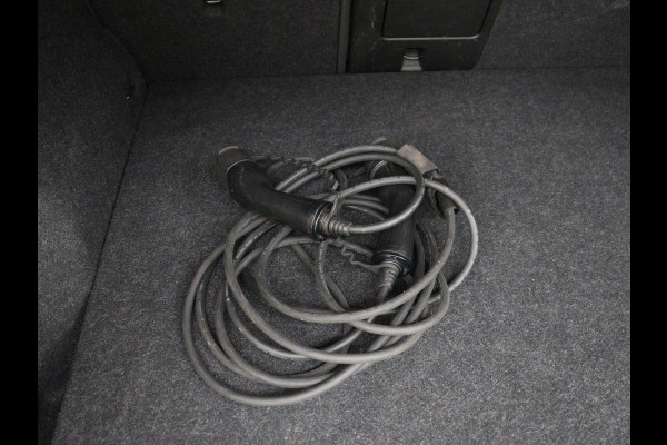 Volvo XC40 1.5 T4 Recharge R Design Expression | Leder | Trekhaak | Stoel & Stuurverwarming | Adaptive cruise | Carplay | Camera | Navigatie | Keyless | PHEV | Plug In