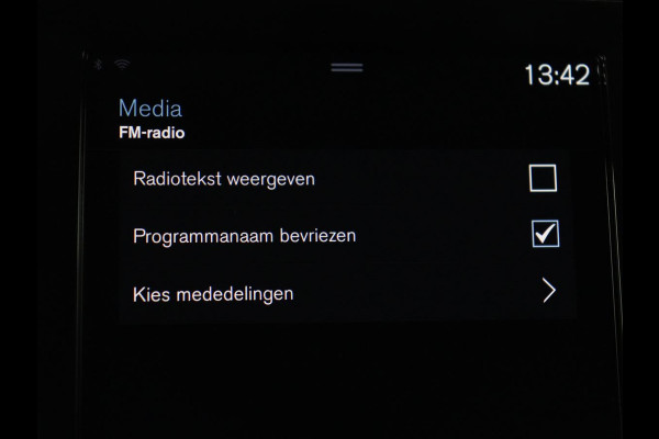 Volvo XC40 1.5 T4 Recharge R Design Expression | Leder | Trekhaak | Stoel & Stuurverwarming | Adaptive cruise | Carplay | Camera | Navigatie | Keyless | PHEV | Plug In