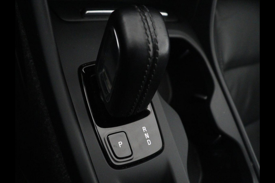 Volvo XC40 1.5 T4 Recharge R Design Expression | Leder | Trekhaak | Stoel & Stuurverwarming | Adaptive cruise | Carplay | Camera | Navigatie | Keyless | PHEV | Plug In