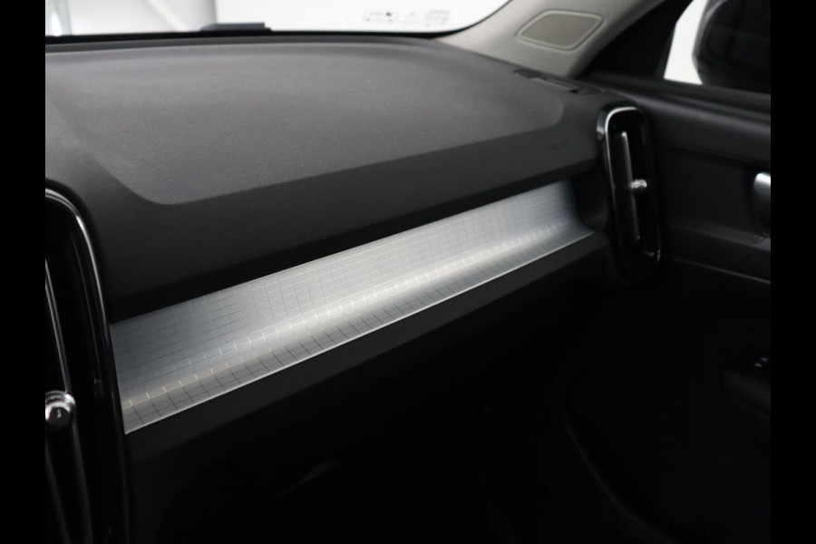 Volvo XC40 1.5 T4 Recharge R Design Expression | Leder | Trekhaak | Stoel & Stuurverwarming | Adaptive cruise | Carplay | Camera | Navigatie | Keyless | PHEV | Plug In
