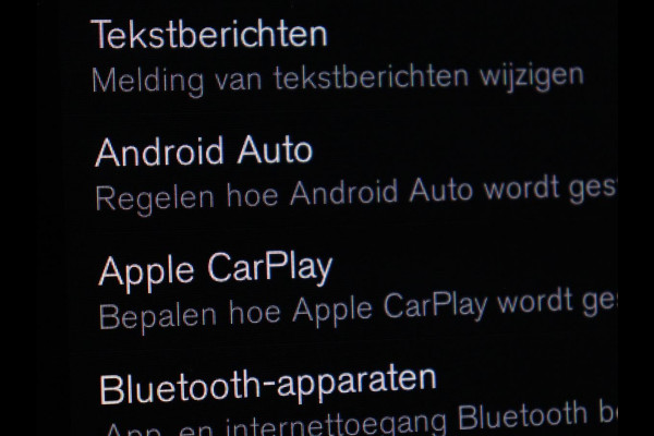 Volvo XC40 1.5 T4 Recharge R Design Expression | Leder | Trekhaak | Stoel & Stuurverwarming | Adaptive cruise | Carplay | Camera | Navigatie | Keyless | PHEV | Plug In