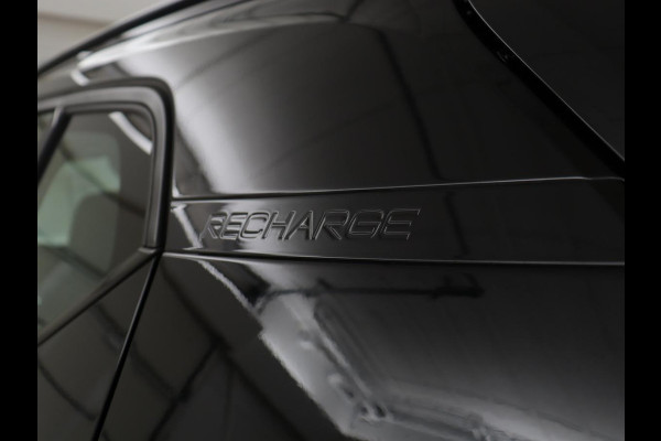 Volvo XC40 1.5 T4 Recharge R Design Expression | Leder | Trekhaak | Stoel & Stuurverwarming | Adaptive cruise | Carplay | Camera | Navigatie | Keyless | PHEV | Plug In