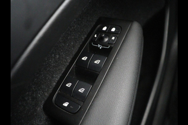 Volvo XC40 1.5 T4 Recharge R Design Expression | Leder | Trekhaak | Stoel & Stuurverwarming | Adaptive cruise | Carplay | Camera | Navigatie | Keyless | PHEV | Plug In