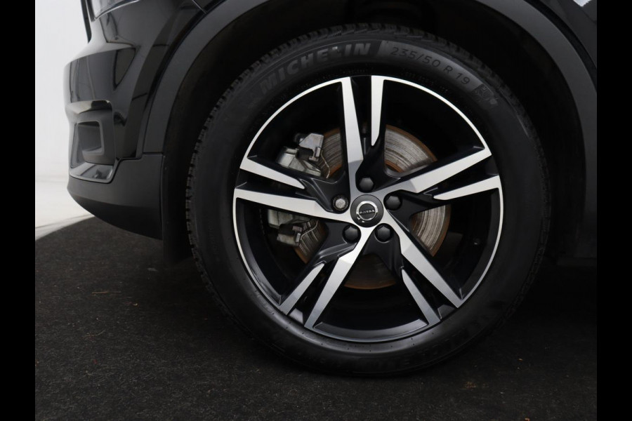 Volvo XC40 1.5 T4 Recharge R Design Expression | Leder | Trekhaak | Stoel & Stuurverwarming | Adaptive cruise | Carplay | Camera | Navigatie | Keyless | PHEV | Plug In