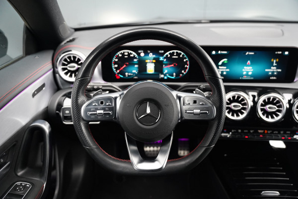 Mercedes-Benz CLA-Klasse 200 Business Solution AMG | Panoramadak | Stoelverwarming | Keyless | Cruise Control | Ambiance verlichting | Camera | Parkeersensoren |