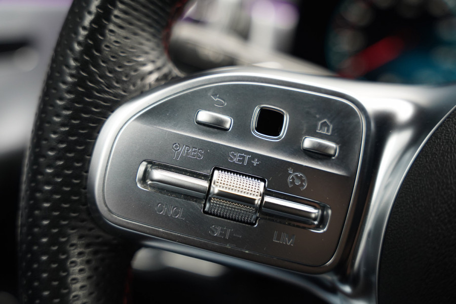 Mercedes-Benz CLA-Klasse 200 Business Solution AMG | Panoramadak | Stoelverwarming | Keyless | Cruise Control | Ambiance verlichting | Camera | Parkeersensoren |