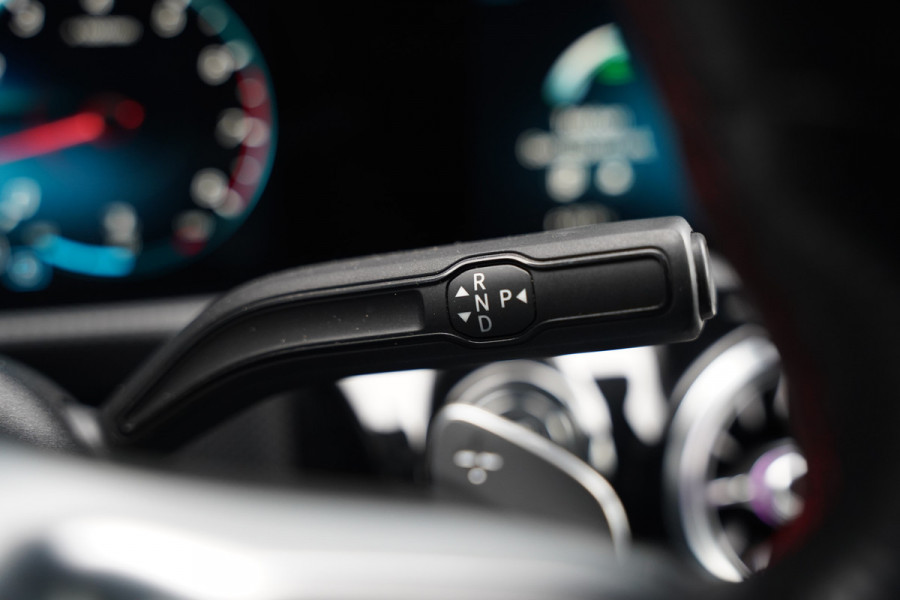 Mercedes-Benz CLA-Klasse 200 Business Solution AMG | Panoramadak | Stoelverwarming | Keyless | Cruise Control | Ambiance verlichting | Camera | Parkeersensoren |