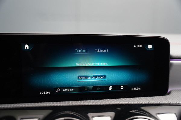 Mercedes-Benz CLA-Klasse 200 Business Solution AMG | Panoramadak | Stoelverwarming | Keyless | Cruise Control | Ambiance verlichting | Camera | Parkeersensoren |