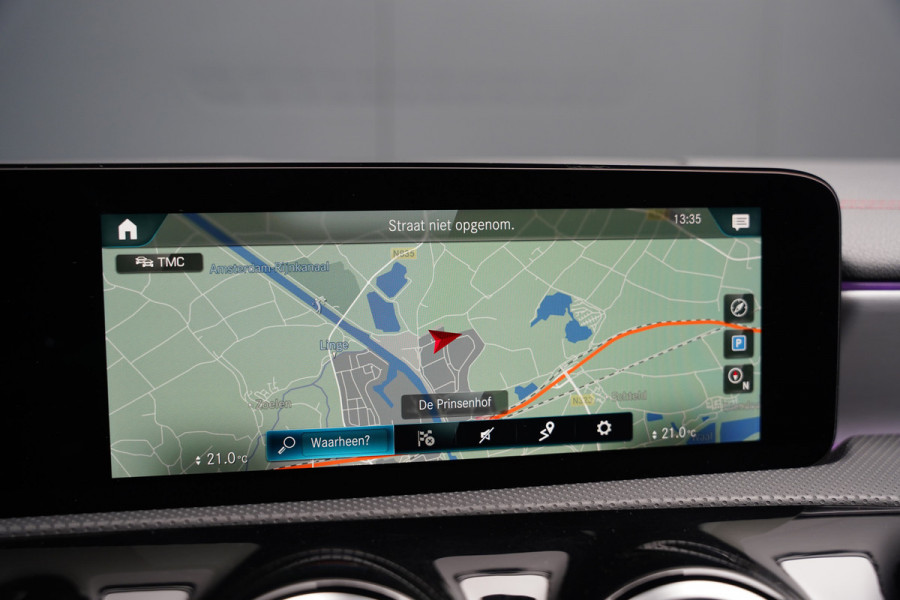 Mercedes-Benz CLA-Klasse 200 Business Solution AMG | Panoramadak | Stoelverwarming | Keyless | Cruise Control | Ambiance verlichting | Camera | Parkeersensoren |