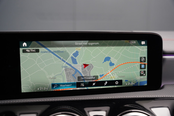 Mercedes-Benz CLA-Klasse 200 Business Solution AMG | Panoramadak | Stoelverwarming | Keyless | Cruise Control | Ambiance verlichting | Camera | Parkeersensoren |