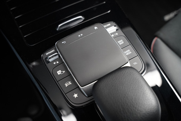 Mercedes-Benz CLA-Klasse 200 Business Solution AMG | Panoramadak | Stoelverwarming | Keyless | Cruise Control | Ambiance verlichting | Camera | Parkeersensoren |