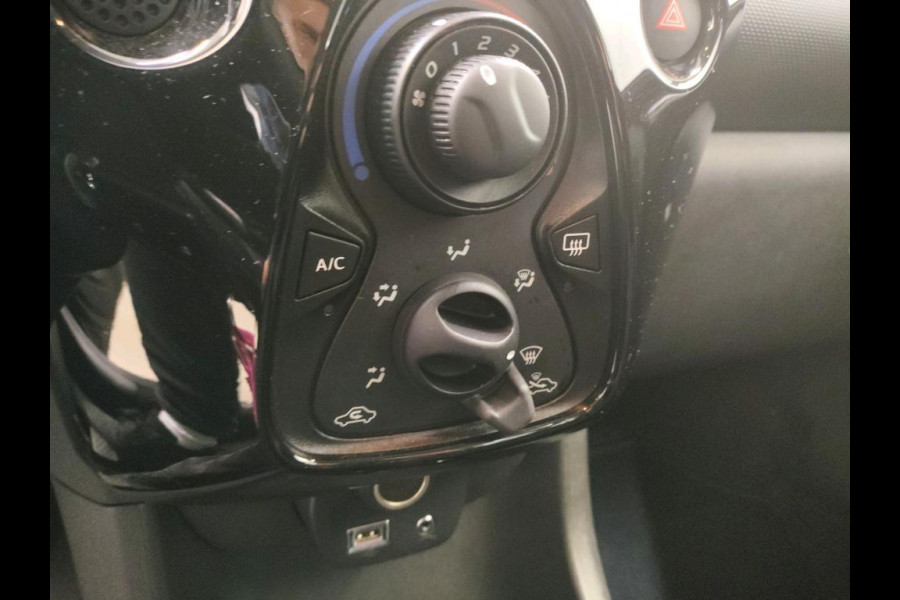 Citroën C1 1.0 VTi Feel | Airco | Navigatie | Apple Carplay/Android Auto | Achteruitrij camera | Leder | MF stuurwiel