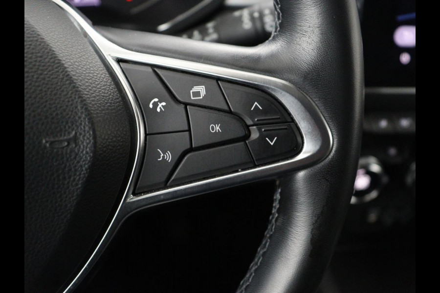 Renault Captur 1.0 TCe Intens | Stoelverwarming | Trekhaak | Carplay | Camera | Navigatie | Half leder | Full LED | Keyless | Climate control | Cruise control | Getint glas