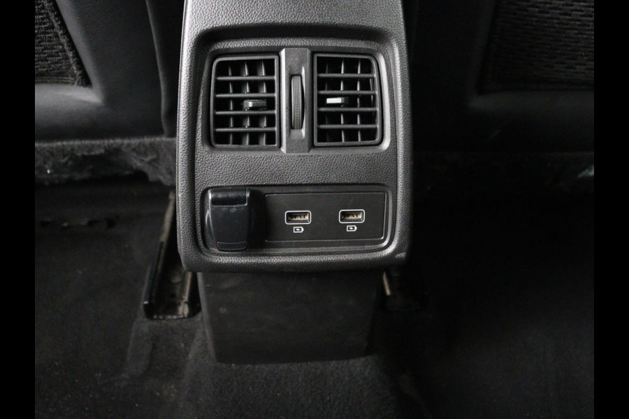 Renault Captur 1.0 TCe Intens | Stoelverwarming | Trekhaak | Carplay | Camera | Navigatie | Half leder | Full LED | Keyless | Climate control | Cruise control | Getint glas