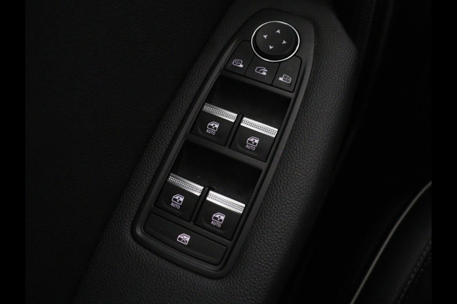 Renault Captur 1.0 TCe Intens | Stoelverwarming | Trekhaak | Carplay | Camera | Navigatie | Half leder | Full LED | Keyless | Climate control | Cruise control | Getint glas