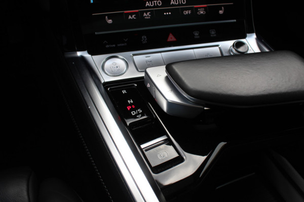 Audi e-tron Sportback 55 quattro edition 95 kWh / Full option! / Panoramadak / Camera / Head-up / RS Seats / 21'' / Luchtvering / Matrix LED / B&O / ACC / Stoelverwarming