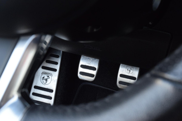 Abarth 500C 1.4 T-Jet 595 70th Anniversary