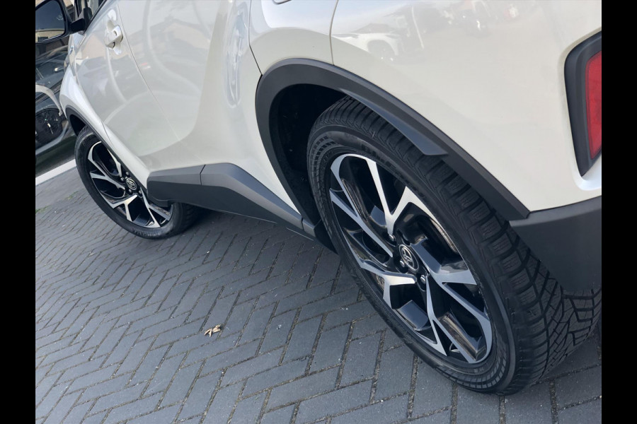 Toyota C-HR 2.0 Hybrid 184pk First Edition | JBL, Navigatie, Stoelverwarming, Apple CarPlay/Android Auto, Parkeersensoren, Blind Spot