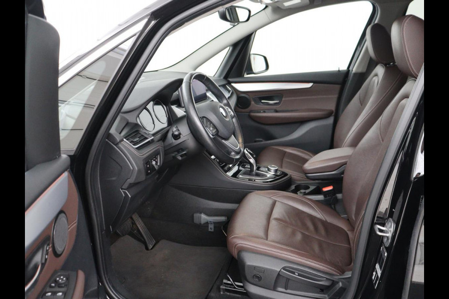 BMW 2 Serie Gran Tourer 220i Business Edition Plus | Luxury Line | Leder | Head-Up | Stoelverwarming | Trekhaak | Camera | Carplay | Full LED | Keyless | Navigatie | Cruise control | Bluetooth