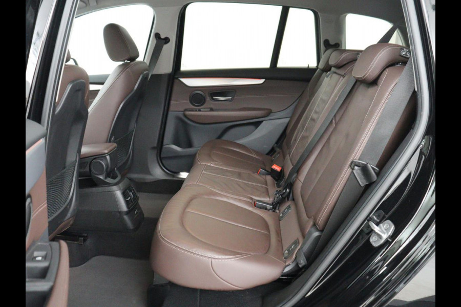 BMW 2 Serie Gran Tourer 220i Business Edition Plus | Luxury Line | Leder | Head-Up | Stoelverwarming | Trekhaak | Camera | Carplay | Full LED | Keyless | Navigatie | Cruise control | Bluetooth