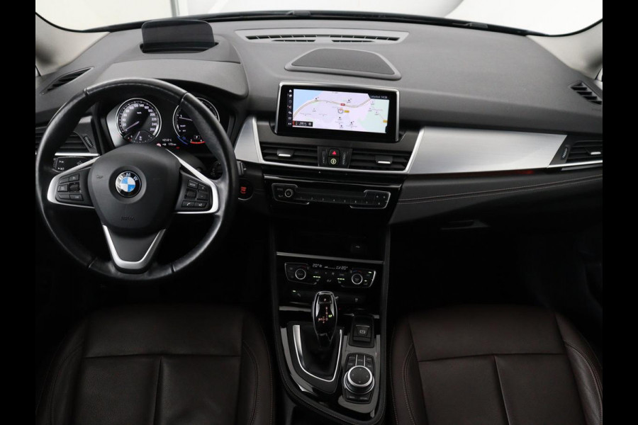 BMW 2 Serie Gran Tourer 220i Business Edition Plus | Luxury Line | Leder | Head-Up | Stoelverwarming | Trekhaak | Camera | Carplay | Full LED | Keyless | Navigatie | Cruise control | Bluetooth
