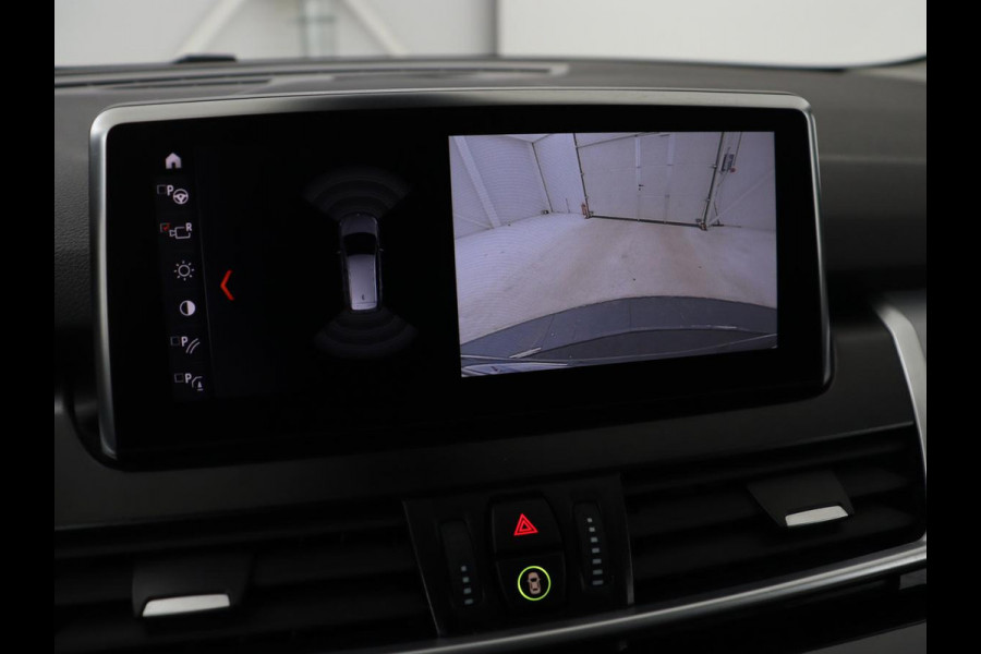 BMW 2 Serie Gran Tourer 220i Business Edition Plus | Luxury Line | Leder | Head-Up | Stoelverwarming | Trekhaak | Camera | Carplay | Full LED | Keyless | Navigatie | Cruise control | Bluetooth