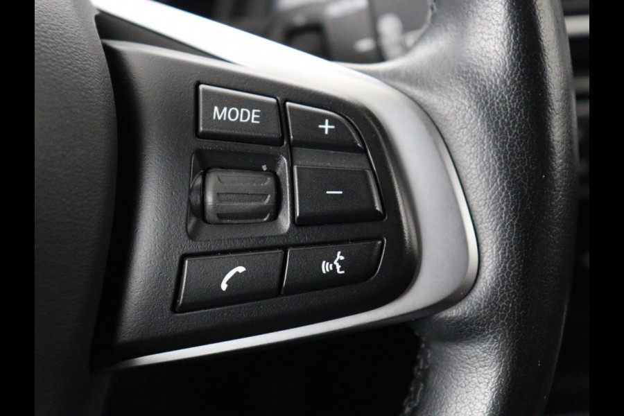 BMW 2 Serie Gran Tourer 220i Business Edition Plus | Luxury Line | Leder | Head-Up | Stoelverwarming | Trekhaak | Camera | Carplay | Full LED | Keyless | Navigatie | Cruise control | Bluetooth