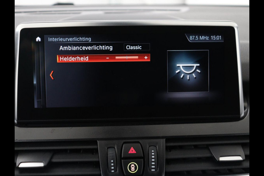 BMW 2 Serie Gran Tourer 220i Business Edition Plus | Luxury Line | Leder | Head-Up | Stoelverwarming | Trekhaak | Camera | Carplay | Full LED | Keyless | Navigatie | Cruise control | Bluetooth