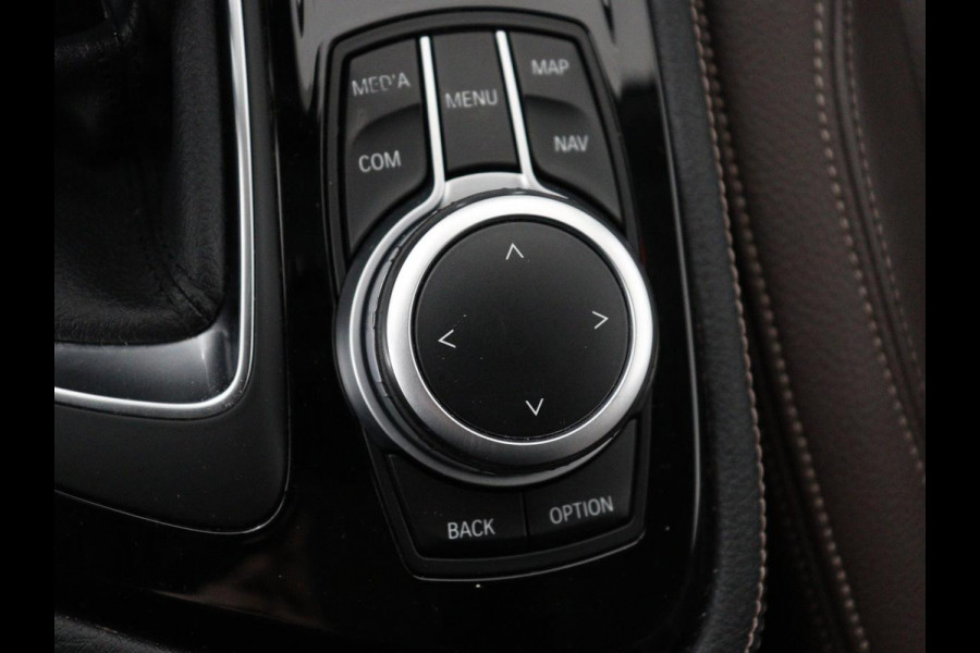 BMW 2 Serie Gran Tourer 220i Business Edition Plus | Luxury Line | Leder | Head-Up | Stoelverwarming | Trekhaak | Camera | Carplay | Full LED | Keyless | Navigatie | Cruise control | Bluetooth