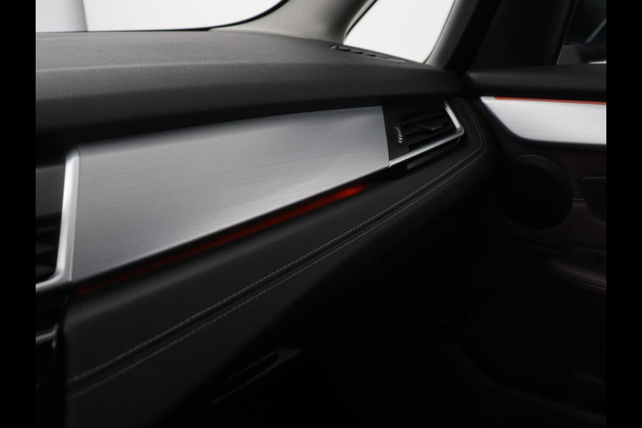 BMW 2 Serie Gran Tourer 220i Business Edition Plus | Luxury Line | Leder | Head-Up | Stoelverwarming | Trekhaak | Camera | Carplay | Full LED | Keyless | Navigatie | Cruise control | Bluetooth