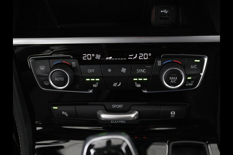 BMW 2 Serie Gran Tourer 220i Business Edition Plus | Luxury Line | Leder | Head-Up | Stoelverwarming | Trekhaak | Camera | Carplay | Full LED | Keyless | Navigatie | Cruise control | Bluetooth