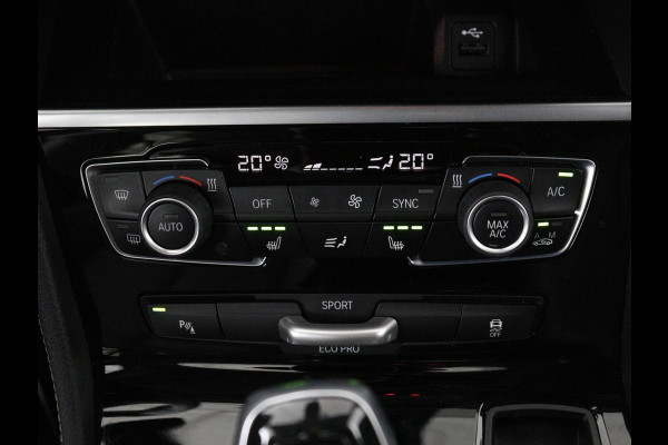 BMW 2 Serie Gran Tourer 220i Business Edition Plus | Luxury Line | Leder | Head-Up | Stoelverwarming | Trekhaak | Camera | Carplay | Full LED | Keyless | Navigatie | Cruise control | Bluetooth