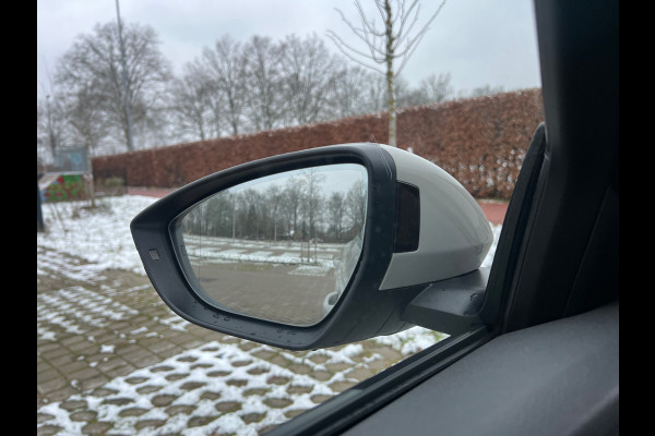 Audi e-tron e-tron 55 quattro advanced Pro Line Plus 95 kWh | Panoramadak | Bang & Olufsen | Stoelkoeling | Stoelverwarming | Massage | Head-Up Display | 360 Camera | Matrix LED | Luchtvering | Memory Seats | Elektrisch Verstelbare Stoelen