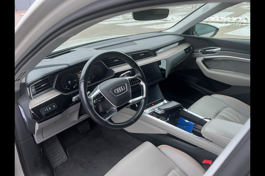 Audi e-tron e-tron 55 quattro advanced Pro Line Plus 95 kWh | Panoramadak | Bang & Olufsen | Stoelkoeling | Stoelverwarming | Massage | Head-Up Display | 360 Camera | Matrix LED | Luchtvering | Memory Seats | Elektrisch Verstelbare Stoelen