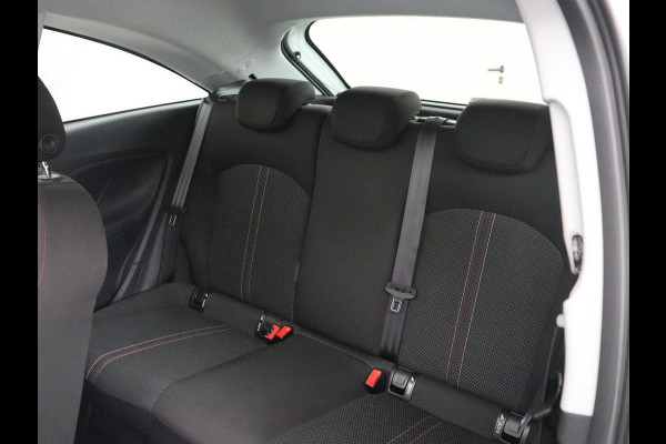 Opel Corsa 1.4 Black Edition | 1e eigenaar | Trekhaak | Carplay | Airco | Cruise control | Parkeerhulp | Navigatie | Bluetooth | Getint glas