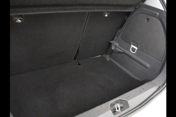 Opel Corsa 1.4 Black Edition | 1e eigenaar | Trekhaak | Carplay | Airco | Cruise control | Parkeerhulp | Navigatie | Bluetooth | Getint glas